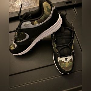 DC shoes Kalis Lite SE skate shoes.